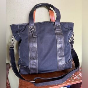 Coach 2007 Unisex Messenger Bag #05364 GUC Very Large & Adjustable Strap.